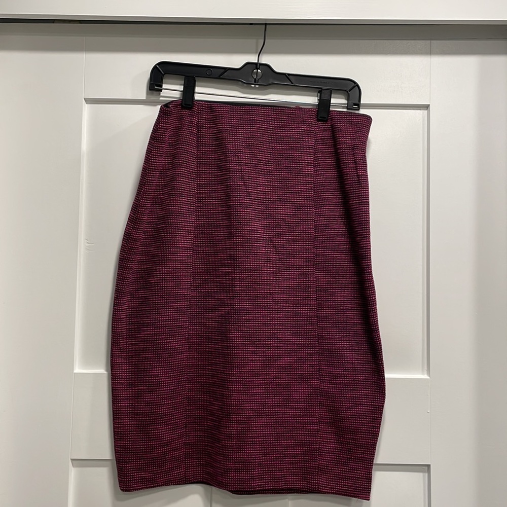 Elle pull on skirt